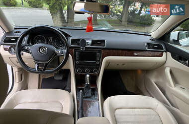 Седан Volkswagen Passat 2011 в Львове