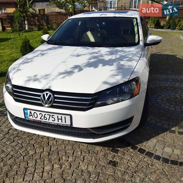 Седан Volkswagen Passat 2012 в Іршаві