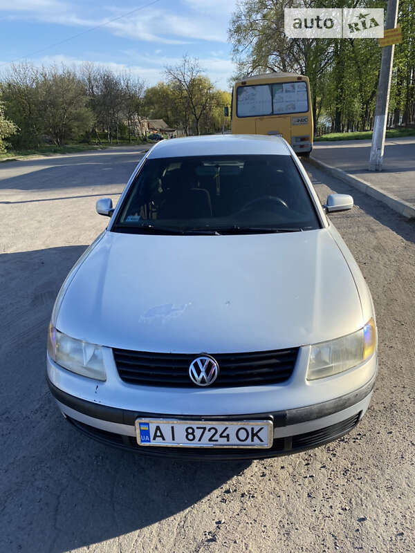 Седан Volkswagen Passat 2000 в Жашкове