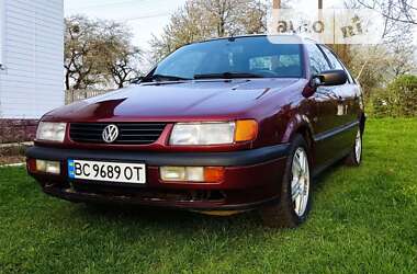 Седан Volkswagen Passat 1996 в Самборе