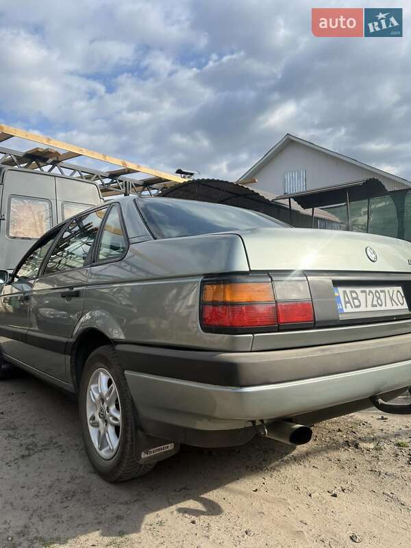 Седан Volkswagen Passat 1989 в Гайсине