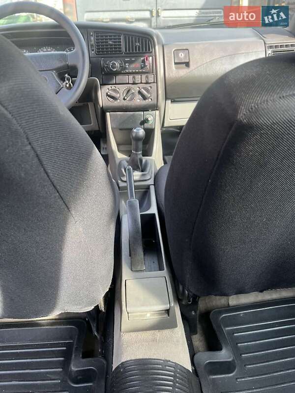 Седан Volkswagen Passat 1989 в Гайсине