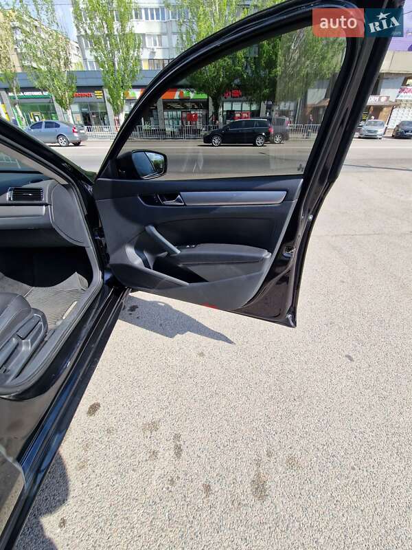 Седан Volkswagen Passat 2014 в Днепре