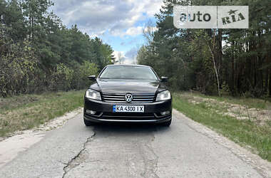 Седан Volkswagen Passat 2011 в Києві