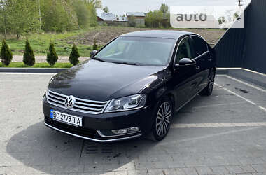 Седан Volkswagen Passat 2014 в Львові