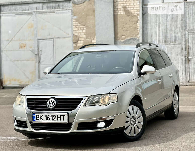 Универсал Volkswagen Passat 2010 в Ровно