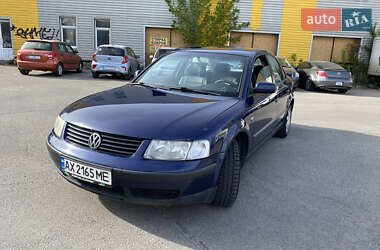 Седан Volkswagen Passat 2000 в Днепре