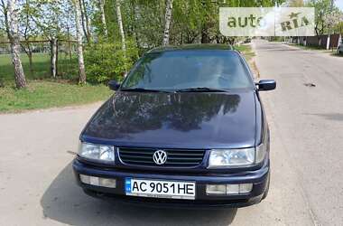 Седан Volkswagen Passat 1995 в Луцке