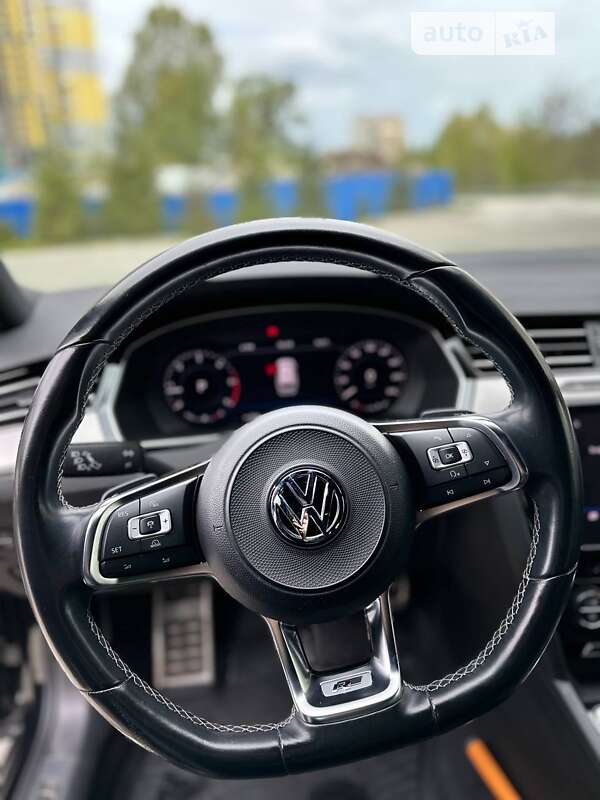 Универсал Volkswagen Passat 2018 в Киеве