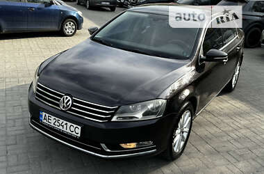 Седан Volkswagen Passat 2011 в Дніпрі