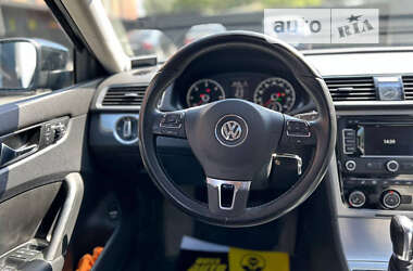 Седан Volkswagen Passat 2013 в Чернівцях
