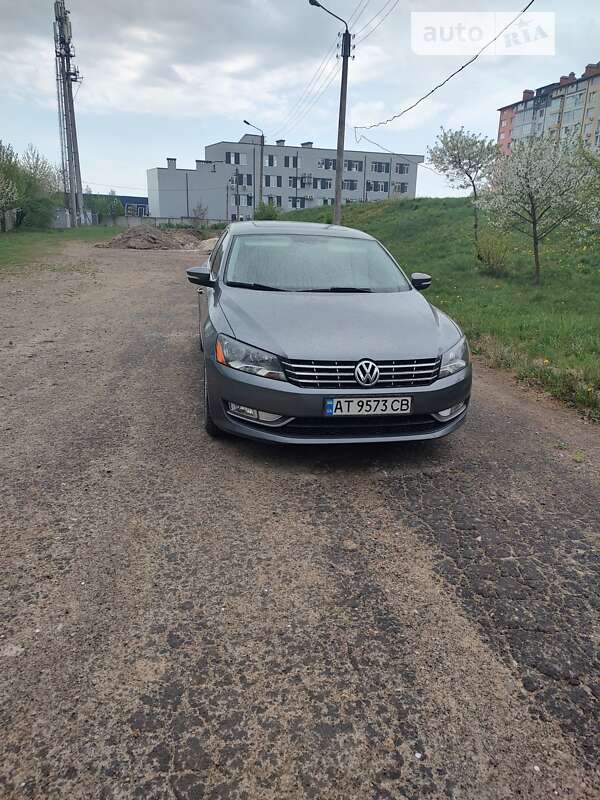 Седан Volkswagen Passat 2013 в Ивано-Франковске