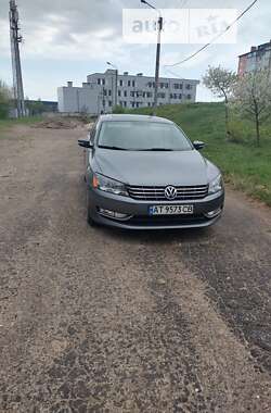 Седан Volkswagen Passat 2013 в Ивано-Франковске