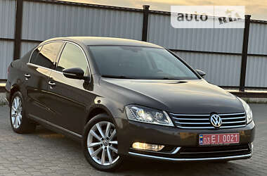 Седан Volkswagen Passat 2012 в Луцьку