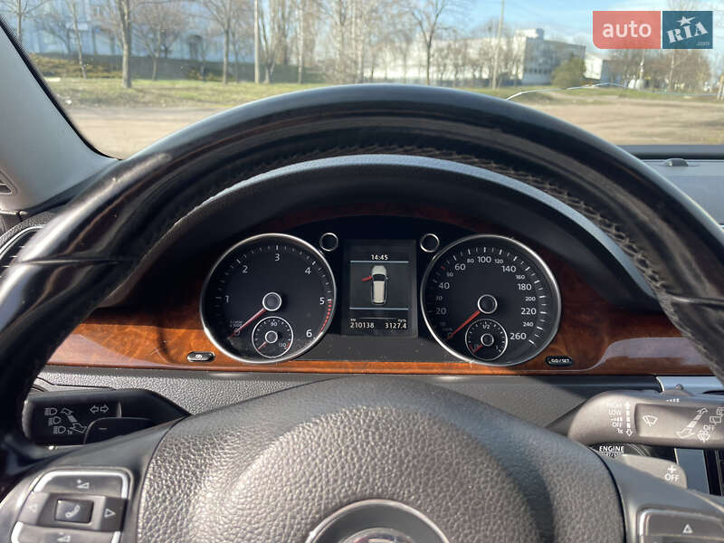 Универсал Volkswagen Passat 2012 в Чернигове