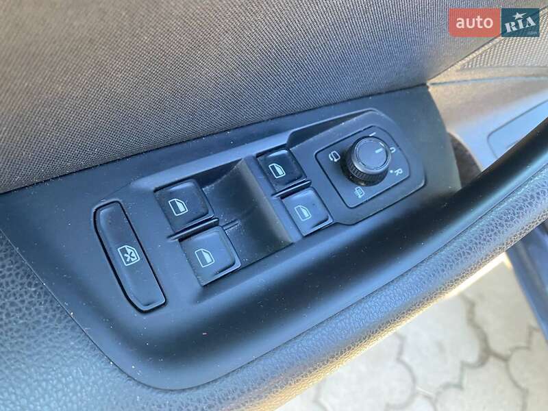 Універсал Volkswagen Passat 2015 в Дніпрі