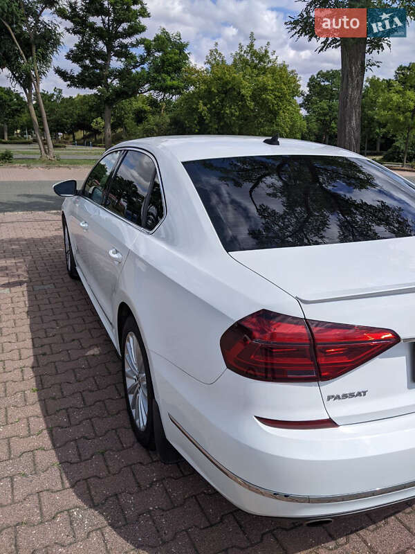 Седан Volkswagen Passat 2016 в Киеве