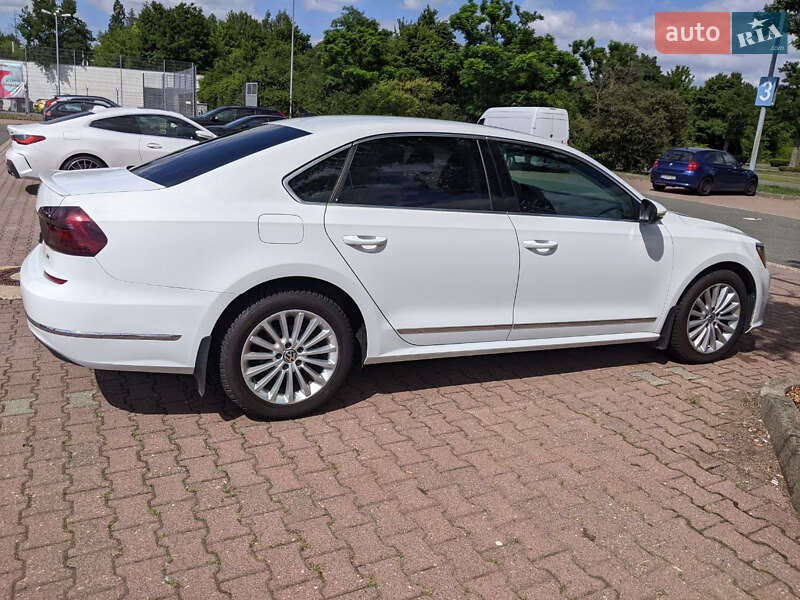Седан Volkswagen Passat 2016 в Киеве