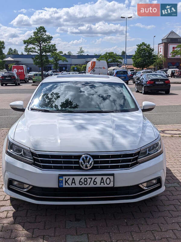 Седан Volkswagen Passat 2016 в Киеве