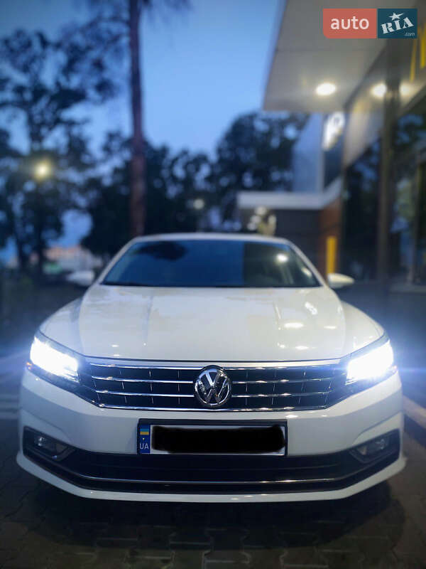 Седан Volkswagen Passat 2016 в Киеве