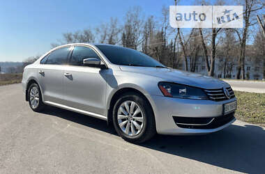 Седан Volkswagen Passat 2014 в Хотині