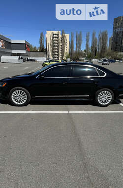 Седан Volkswagen Passat 2012 в Киеве