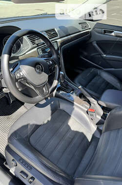 Седан Volkswagen Passat 2012 в Киеве