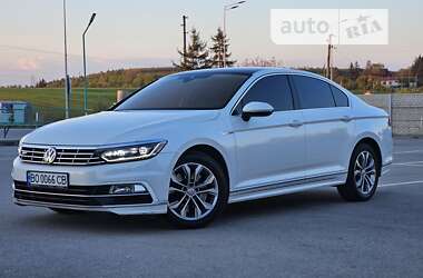 Седан Volkswagen Passat 2016 в Тернополі