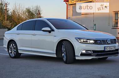 Седан Volkswagen Passat 2016 в Тернополе