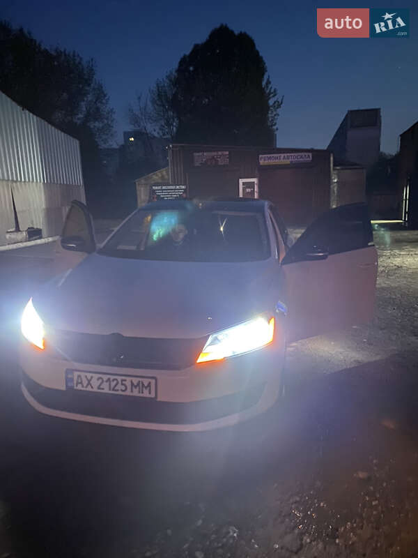 Седан Volkswagen Passat 2012 в Харькове