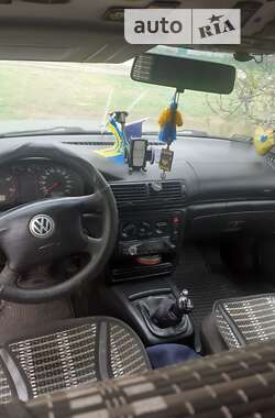 Универсал Volkswagen Passat 1998 в Изюме