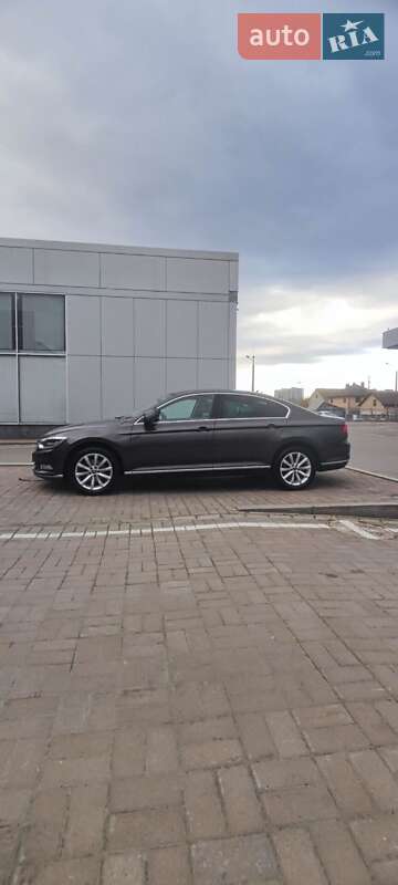 Седан Volkswagen Passat 2017 в Києві