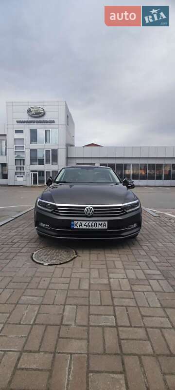 Седан Volkswagen Passat 2017 в Києві