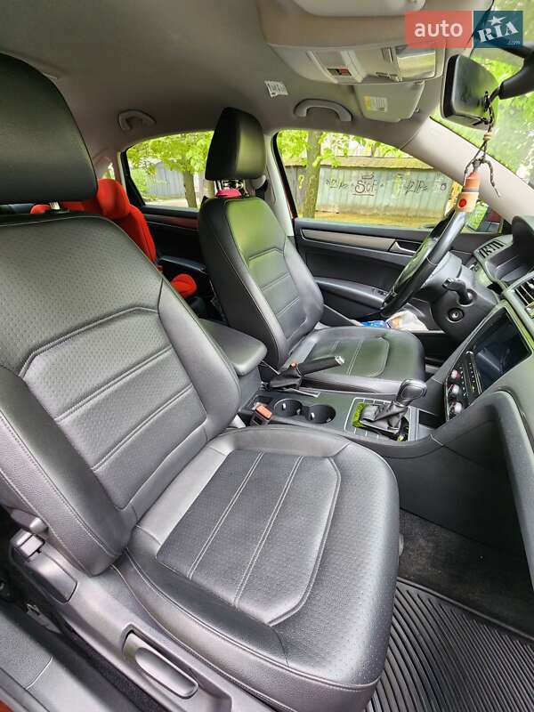 Седан Volkswagen Passat 2013 в Киеве