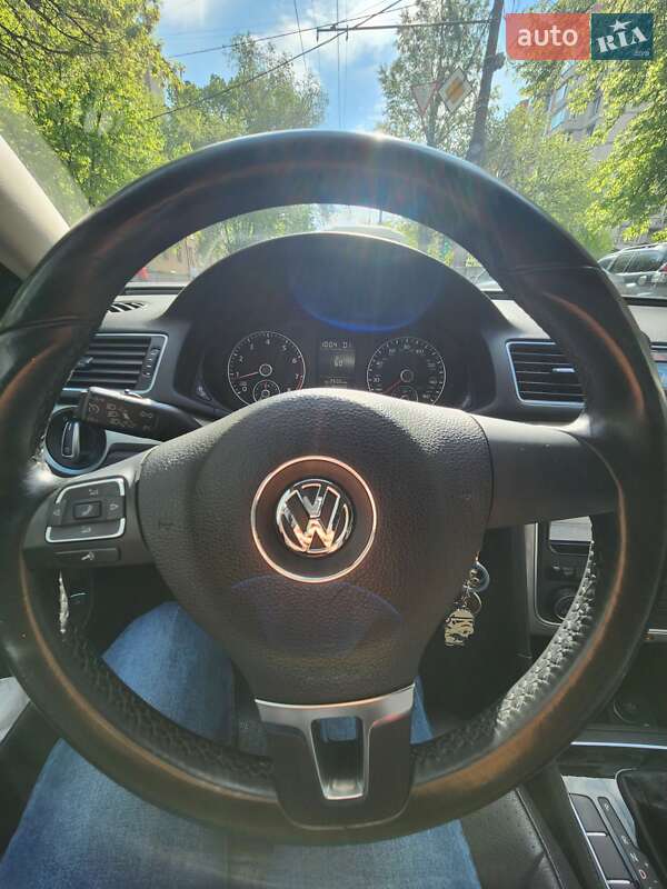Седан Volkswagen Passat 2013 в Киеве