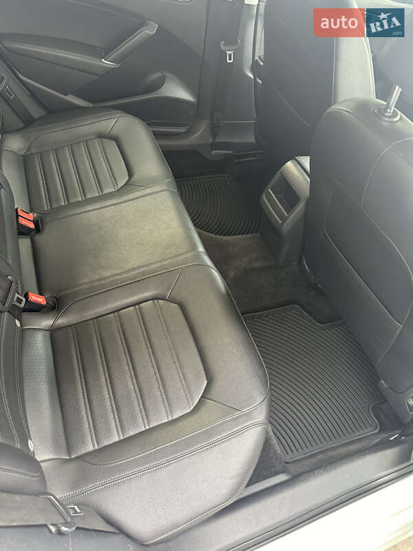 Седан Volkswagen Passat 2016 в Одессе