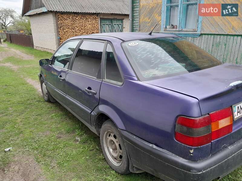 Седан Volkswagen Passat 1995 в Березному