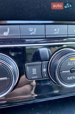 Универсал Volkswagen Passat 2017 в Староконстантинове