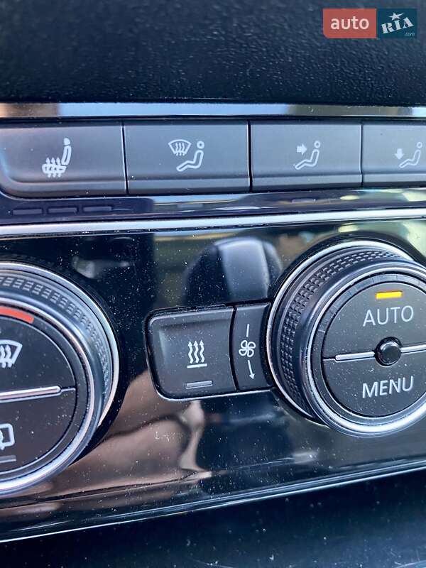 Универсал Volkswagen Passat 2017 в Староконстантинове