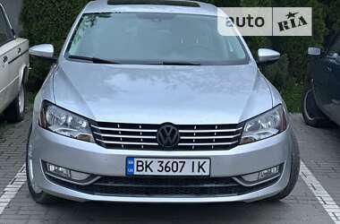 Седан Volkswagen Passat 2014 в Ровно
