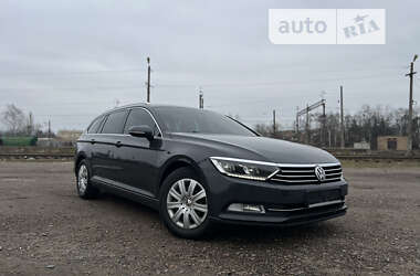 Універсал Volkswagen Passat 2016 в Житомирі