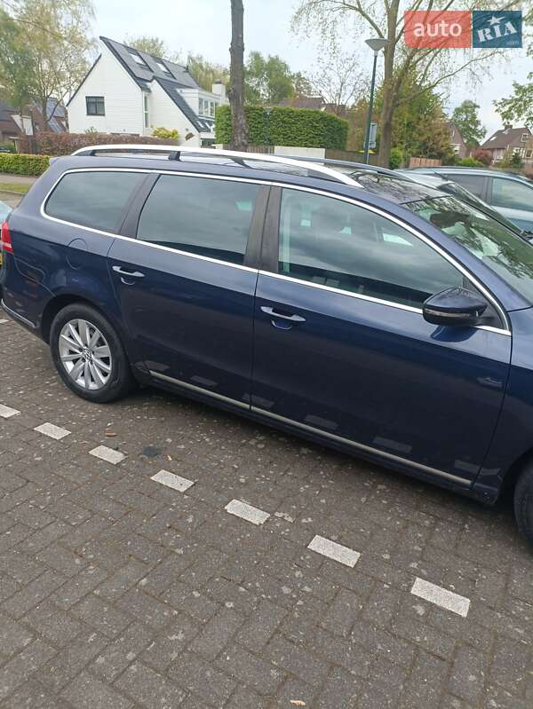 Універсал Volkswagen Passat 2010 в Чернівцях