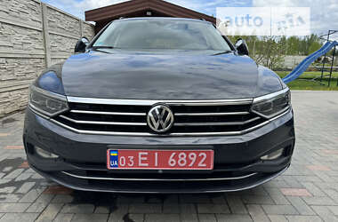 Универсал Volkswagen Passat 2020 в Житомире