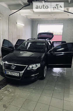 Універсал Volkswagen Passat 2005 в Сарнах