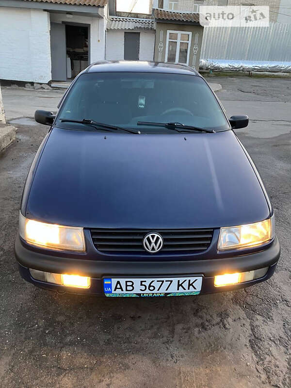 Седан Volkswagen Passat 1993 в Виннице