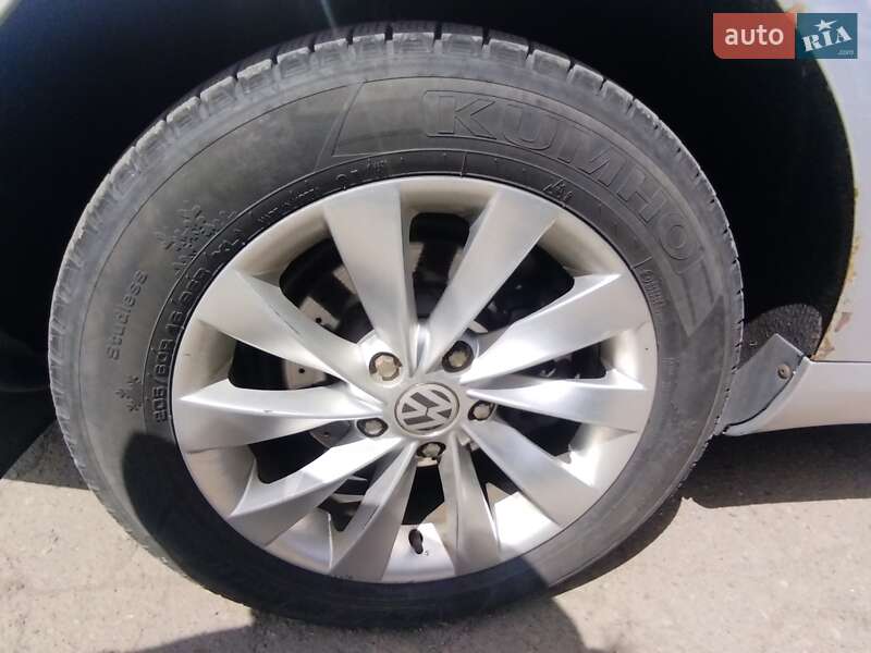 Универсал Volkswagen Passat 2011 в Покровске