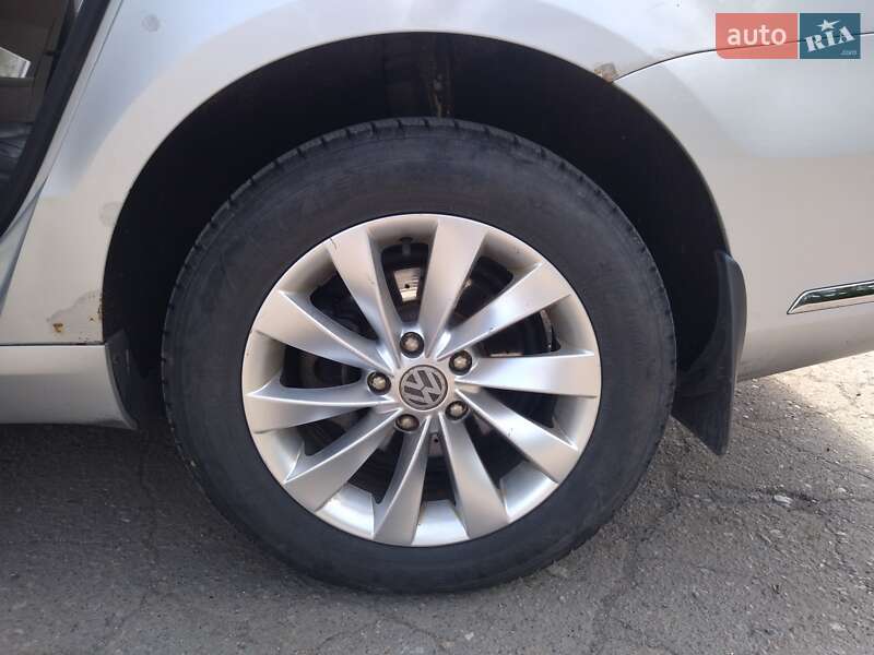 Универсал Volkswagen Passat 2011 в Покровске