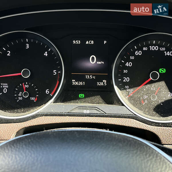 Универсал Volkswagen Passat 2015 в Киеве