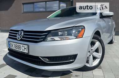 Седан Volkswagen Passat 2014 в Рокитному