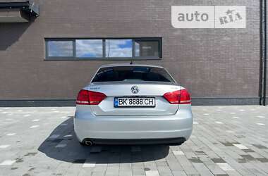 Седан Volkswagen Passat 2014 в Рокитному